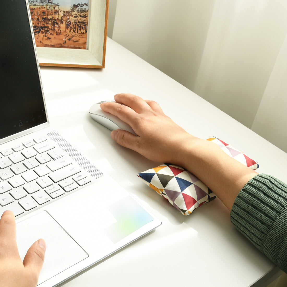 Ergonomic Beaded Wrist Support, Carpal Tunnel Mouse Wrist Rest Pad Filled Ergo Beads for Computer, Laptop, PC Gaming